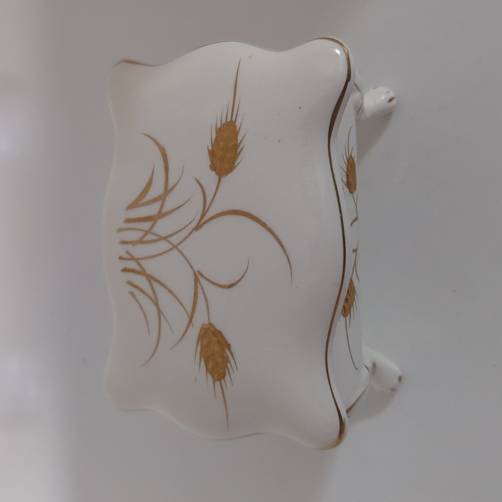 Rare Vintage Wheat Royal Sealy 4 footed Cigarette/ Trinket box.